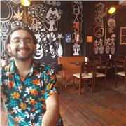 Profesor de español imparte clases para niveles inicial e intermedio